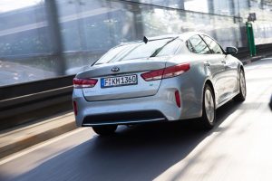 kia-optima-phev-plug-in-hybrid-2018-ausen-hinten