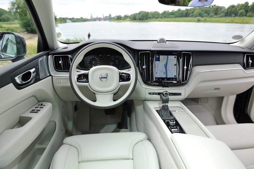 Volvo xc60 2018 hybrid discount