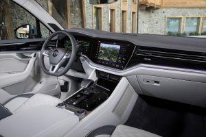 vw-touareg-2018-innen-cockpit-navi-bildschrim