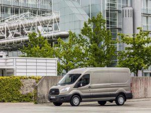 ford-transit-aussen-vorne-rechts