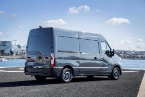 renault-master-kastenwagen-2019-aussen-hinten-seitlich