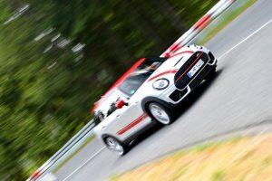 mini-john-cooper-works-clubman-2019-aussen-dynamisch