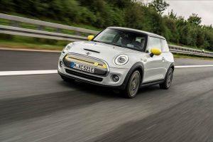 mini-cooper-se-2019-aussen-dynamisch