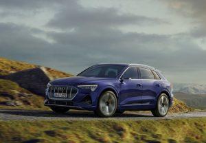 audi-e-tron-2019-aussen-seite-blau