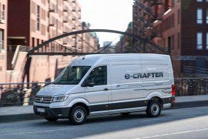 vw-e-crafter-2020-aussen-seite-dynamisch