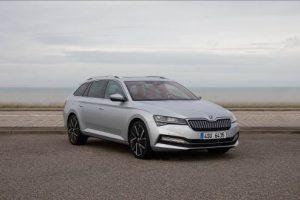 skoda-superb-combi-iv-2020-aussen-vorne-seitlich