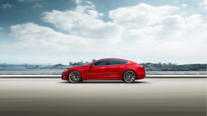 tesla-model-s-2020-aussen-seite-dynamisch