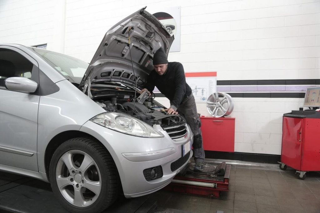 Schaden am Auto Wer zahlt die Reparatur beim Leasing? MeinAuto.de