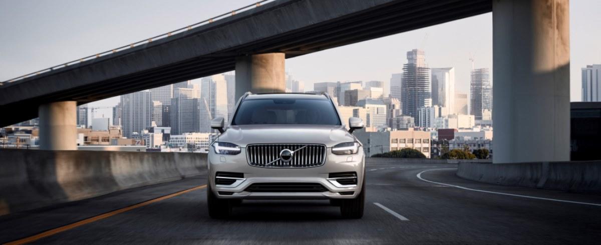 volvo-xc90-recharge-plug-in-hybrid-2020-aussen-front