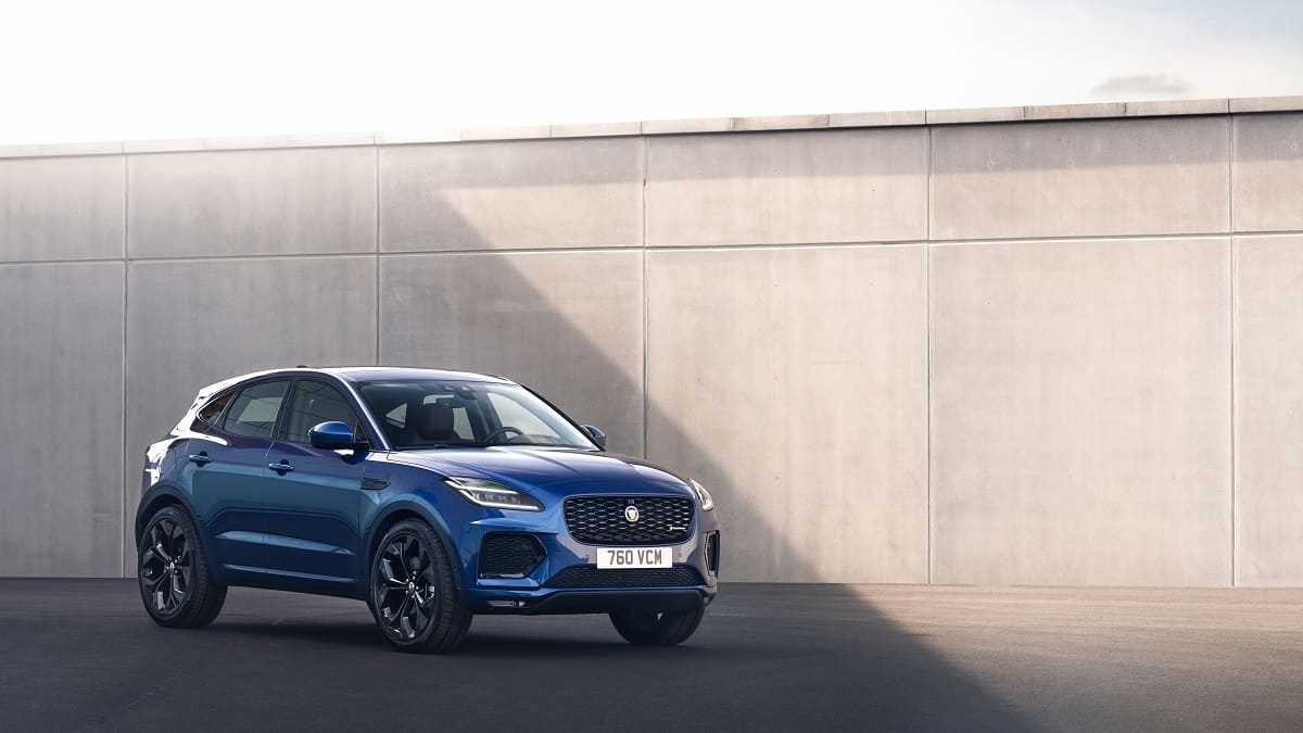 jaguar-e-pace-2021-aussen-seitlich-front