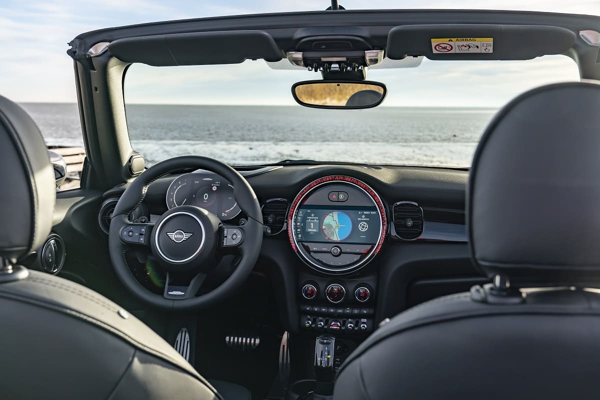 mini-cabrio-2021-innen-cockpit-verdeck-offen