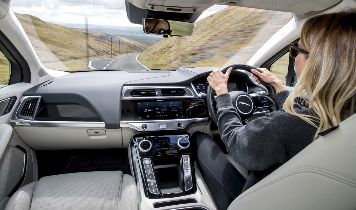 jaguar-i-pace-2021-innen-cockpit