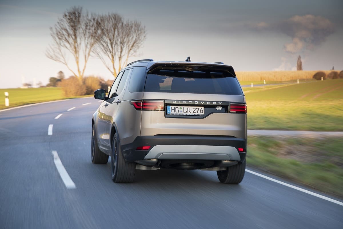 land-rover-discovery-2021-aussen-heck-dynamisch