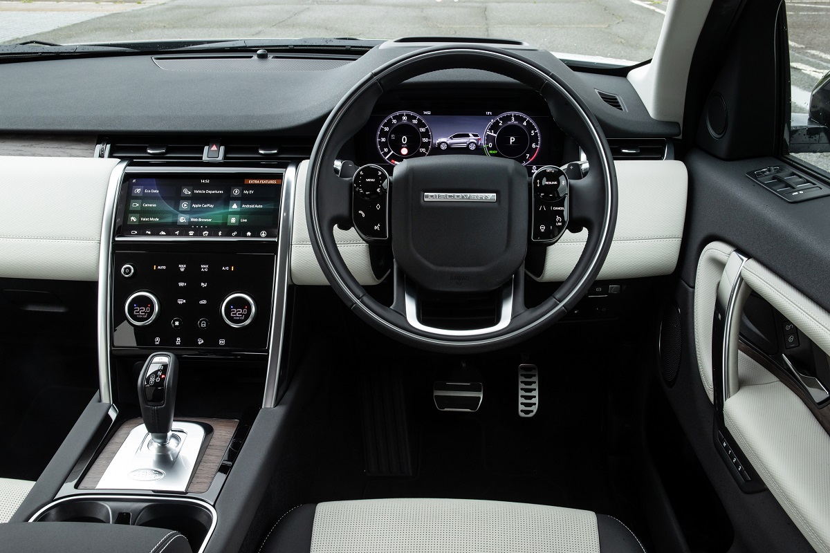 land-rover-discovery-sport-2021-innen-cockpit