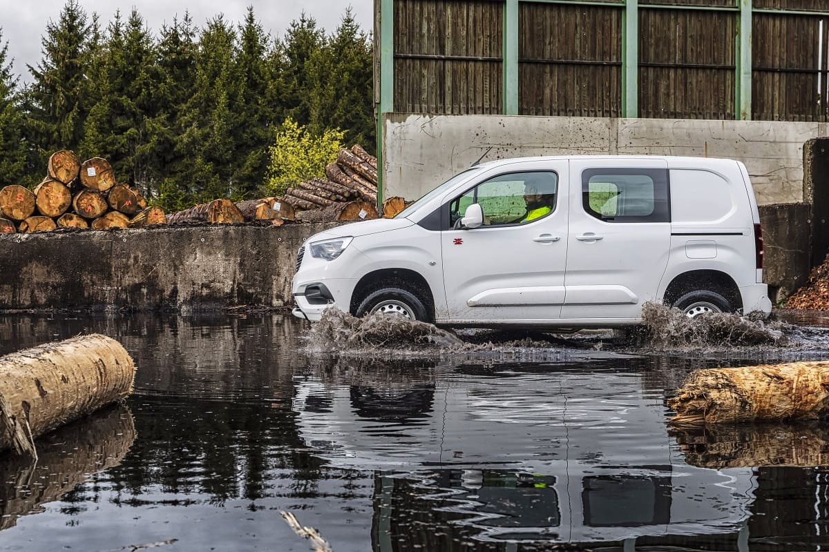 opel-combo-cargo-2021-aussen-seitlich