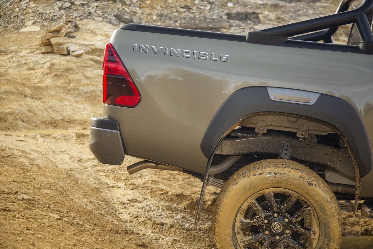 toyota-hilux-2021-aussen-invincible