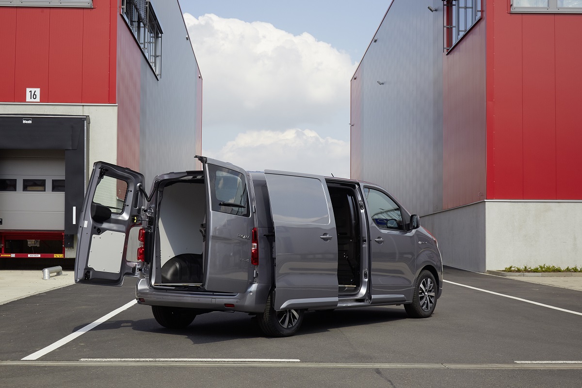 toyota-proace-verso-electric-2021-aussen-heckansicht