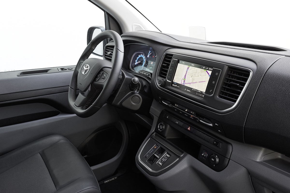 toyota-proace-verso-electric-2021-innen-cockpit