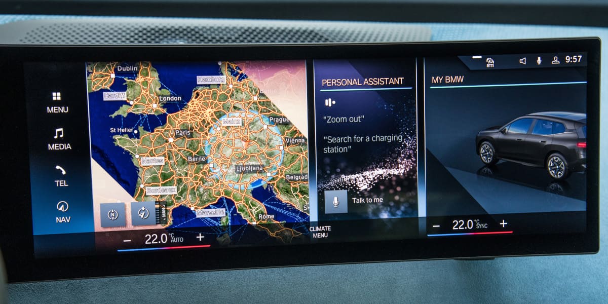 BMW IX Infotainment 