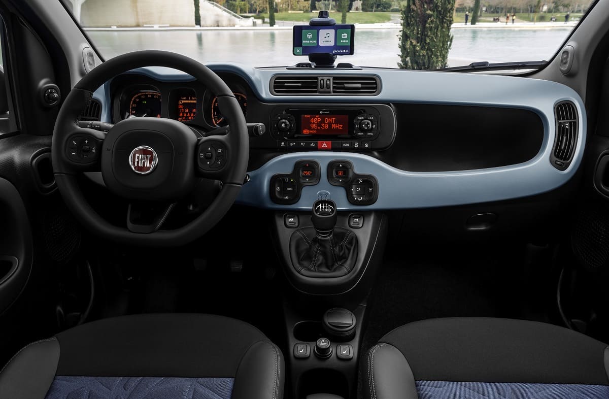 fiat-panda-hybrid-2021-interior