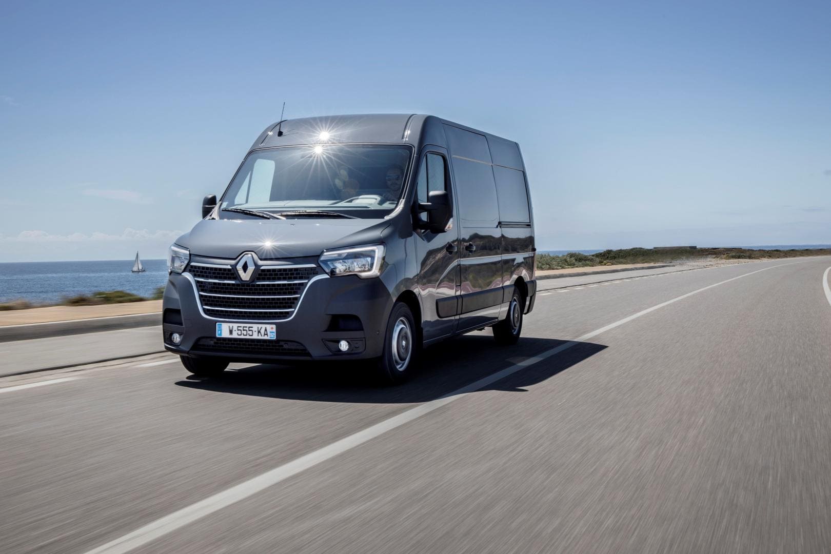 Renault Master außen vorne