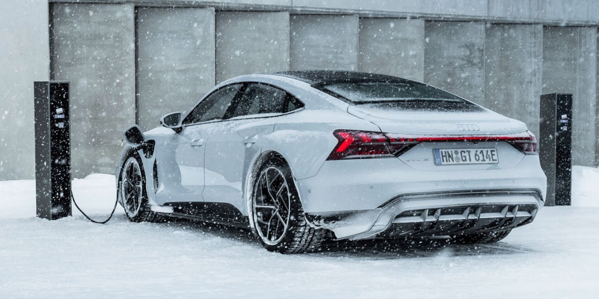 Audi e-tron GT quattro Elektroauto Winter Laden