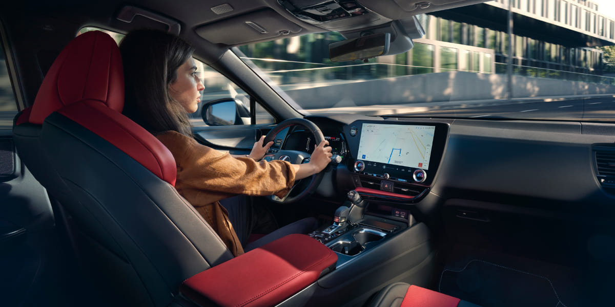 Alle Zügel in der Hand: Neues Cockpit-Konzept für den Lexus NX