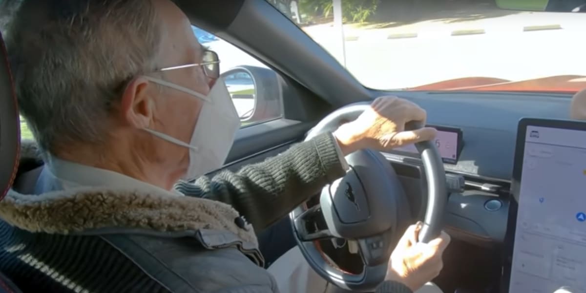87-jähriger Spanier beweist: Für ein E-Auto ist es nie zu spät