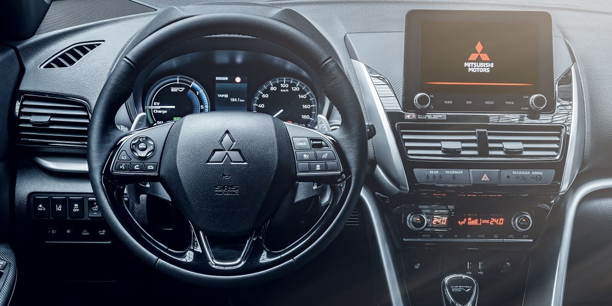 mitsubishi-eclipse-cross-phev-2021-aussen-innen-cockpit