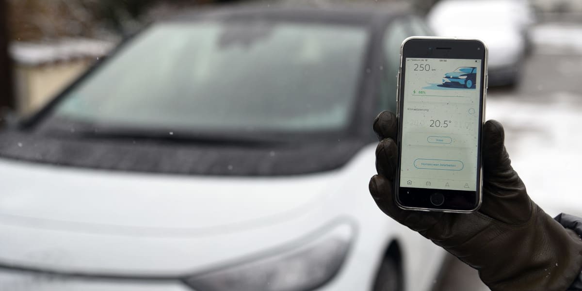 Elektroauto Handy Aufladen (TÜV Süd AG)