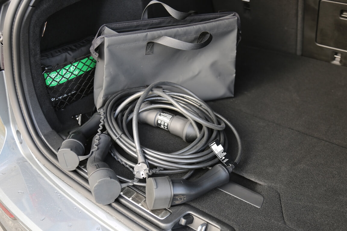 Volvo V60 Polestar Engineered Stecker und Kabel