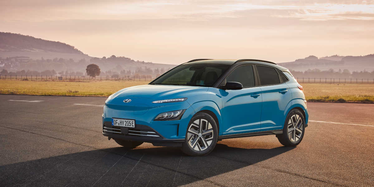 Hyundai Kona Elektro (Test 2022): E-Mini-SUV-Vorreiter legt kräftig zu und vor