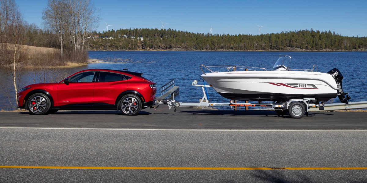 Ford Mustang Mach-E Anhänger Boot Elektro