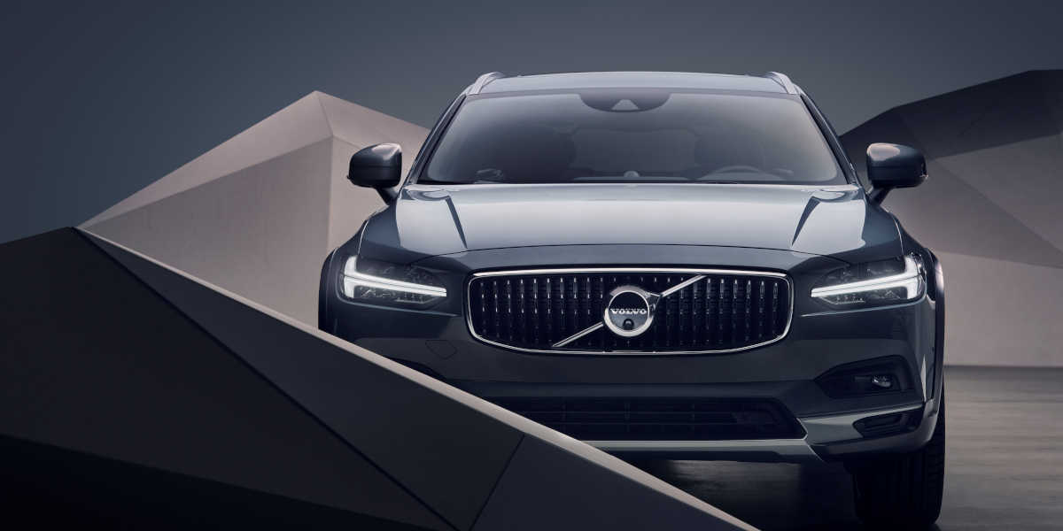 V90 Cross