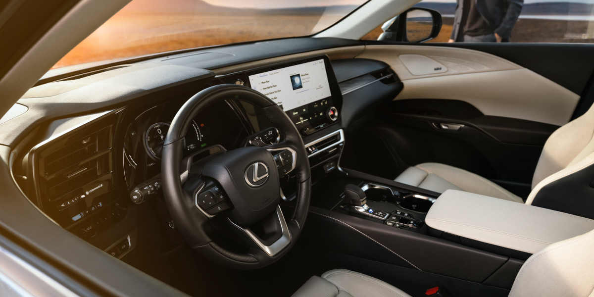Lexus RX: Innenraum punktet mit klarer Linie
