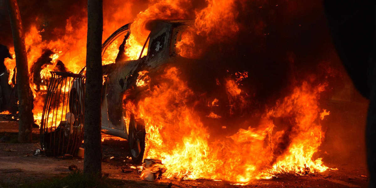 Brennendes Auto Feuer