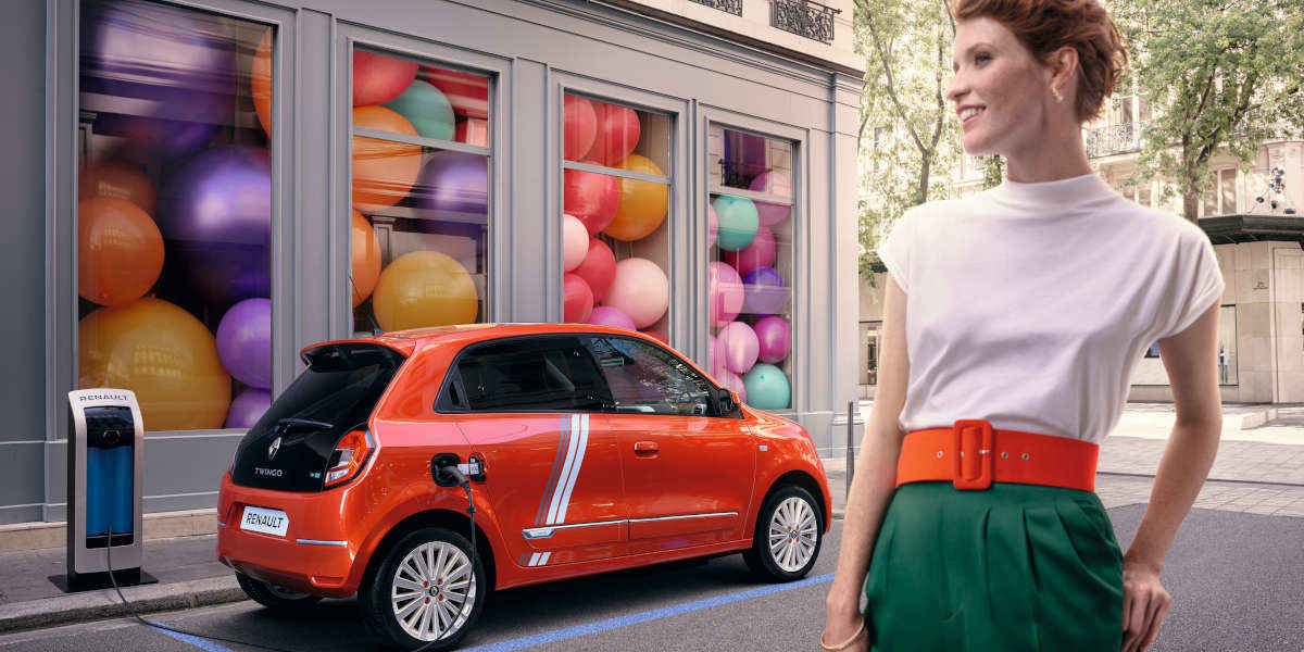 Renault Twingo Electric Geschäft Ladesäule Aufladen Stadt