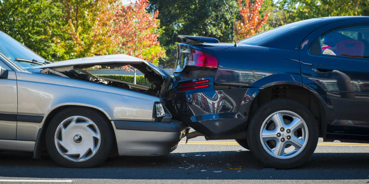 Autos Unfall Crash Auffahrunfall Shutterstock Robert Crum