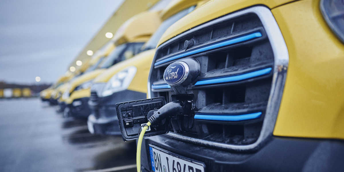 DHL Ford Elektro E-Transit LAden Stecker