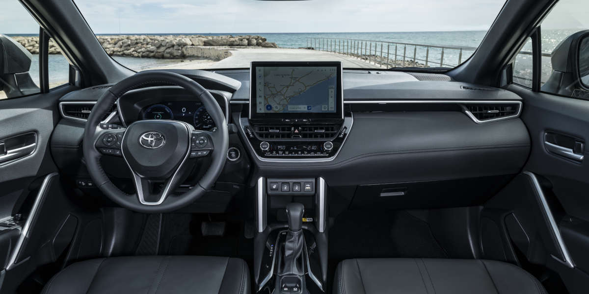 Toyota Corolla Cross (Test 2023): Glückt das Debüt als kompaktes  Familien-SUV? 