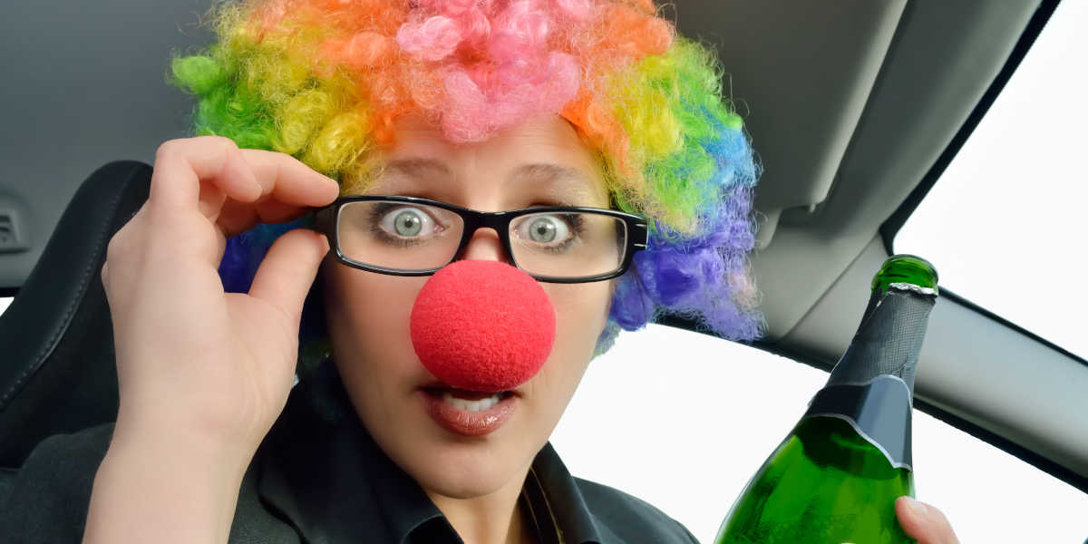 Karneval Auto Frau Alkohol Sekt