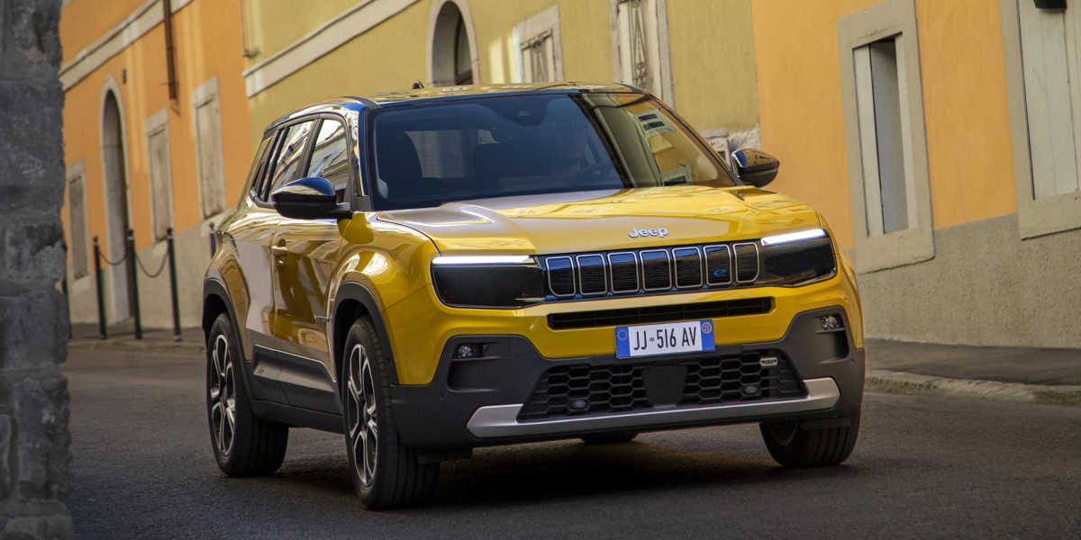 Jeep Avenger (Test 2023): Von Rauch ist beim Rächer keine Spur