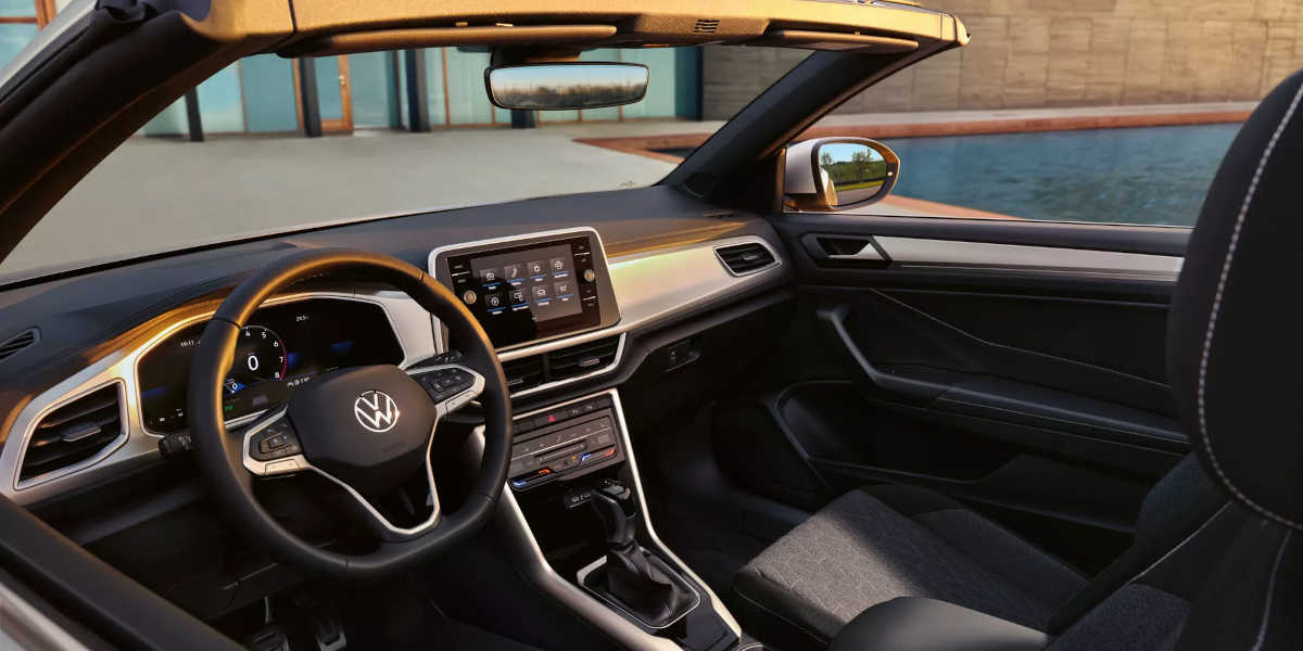 VW T-Roc Cabriolet Move (Test 2023): Zieht das Freiluft-SUV auch als  Sondermodell? 