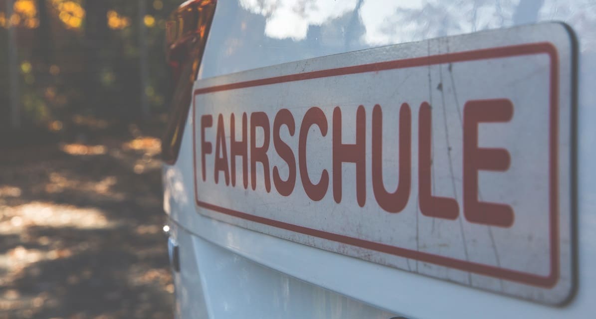 Fahrschule Schild
