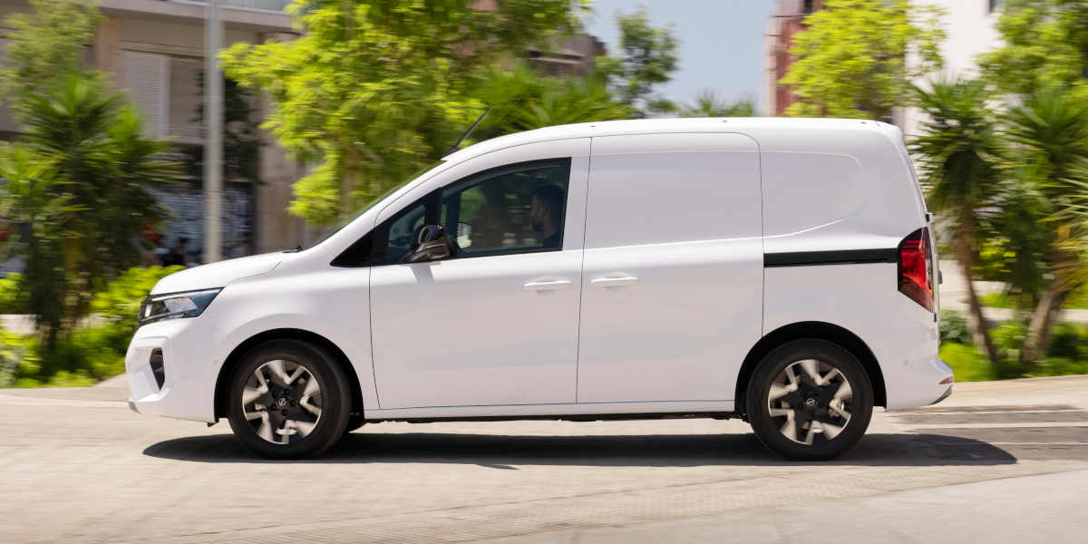 Renault Kangoo E-Tech & L2: 4,9 m³ Ladevolumen & E-Antrieb: In die Länge  und auch in die Breite - TRANSPORTER UND LIEFERWAGEN Renault Kangoo  Lieferwagen, Vans und Transporter, Fachartikel