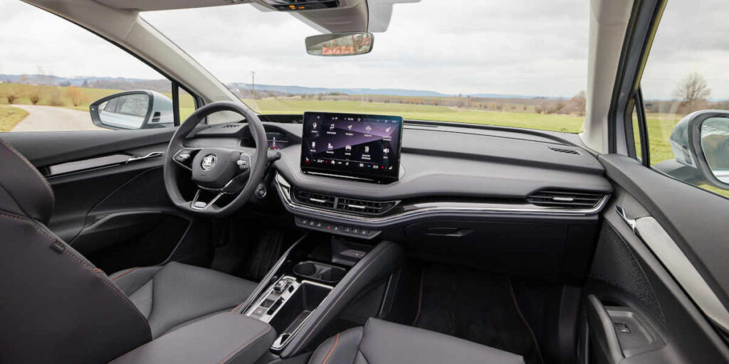 Verwunderlich Ausstattung Von 2023 Skoda Enyaq Iv Fotos
